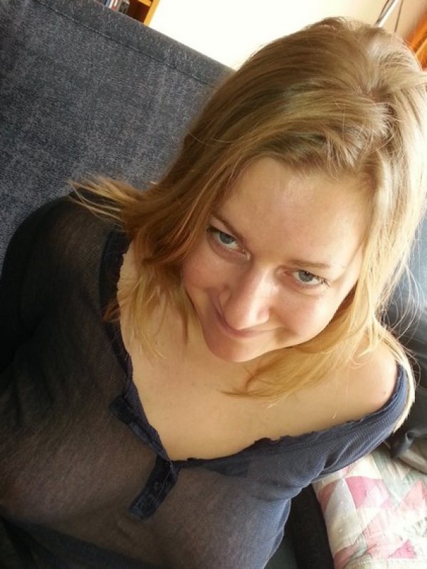 Natacha, milf ronde et vicieuse, tel rose pas cher